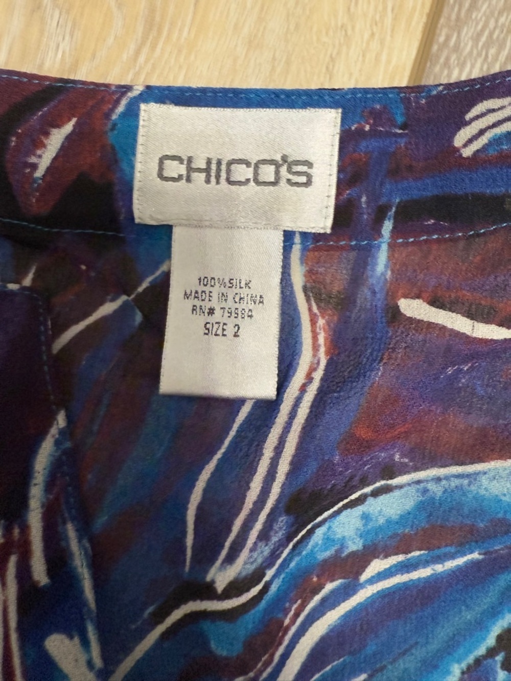 #14) Chico's Blue and White Abstract V-Notch Tunic ( sheer) - Picture 6 of 6
